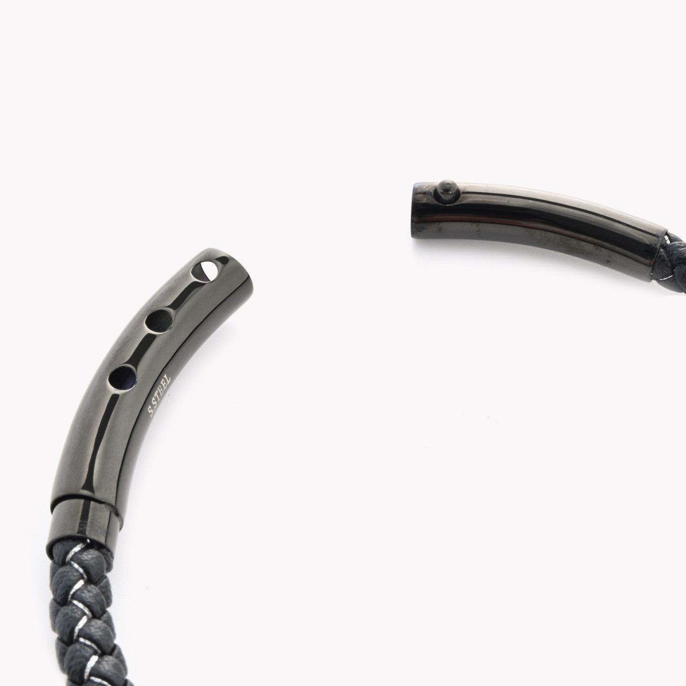 Pulsera de acero inoxidable de hombre con detalles negros y plata