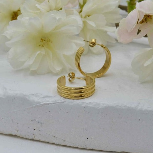 Pendientes aro rayado bañados en oro 18Kt