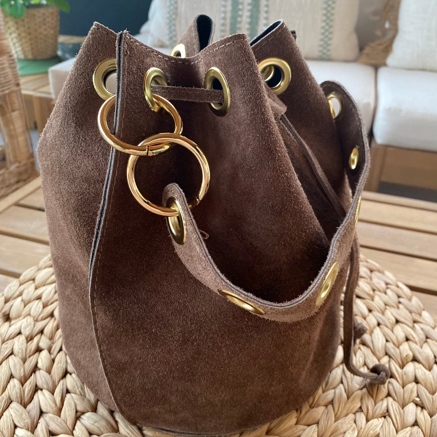 Sac bandoulière avec surpiqûres noires