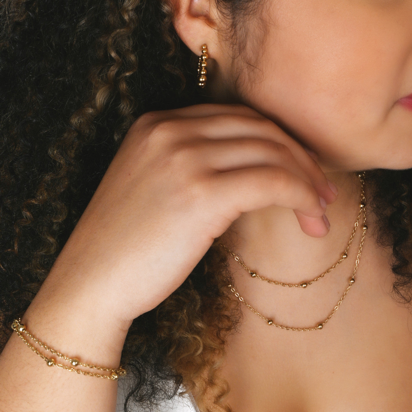 Bracelet maille double boules dorées