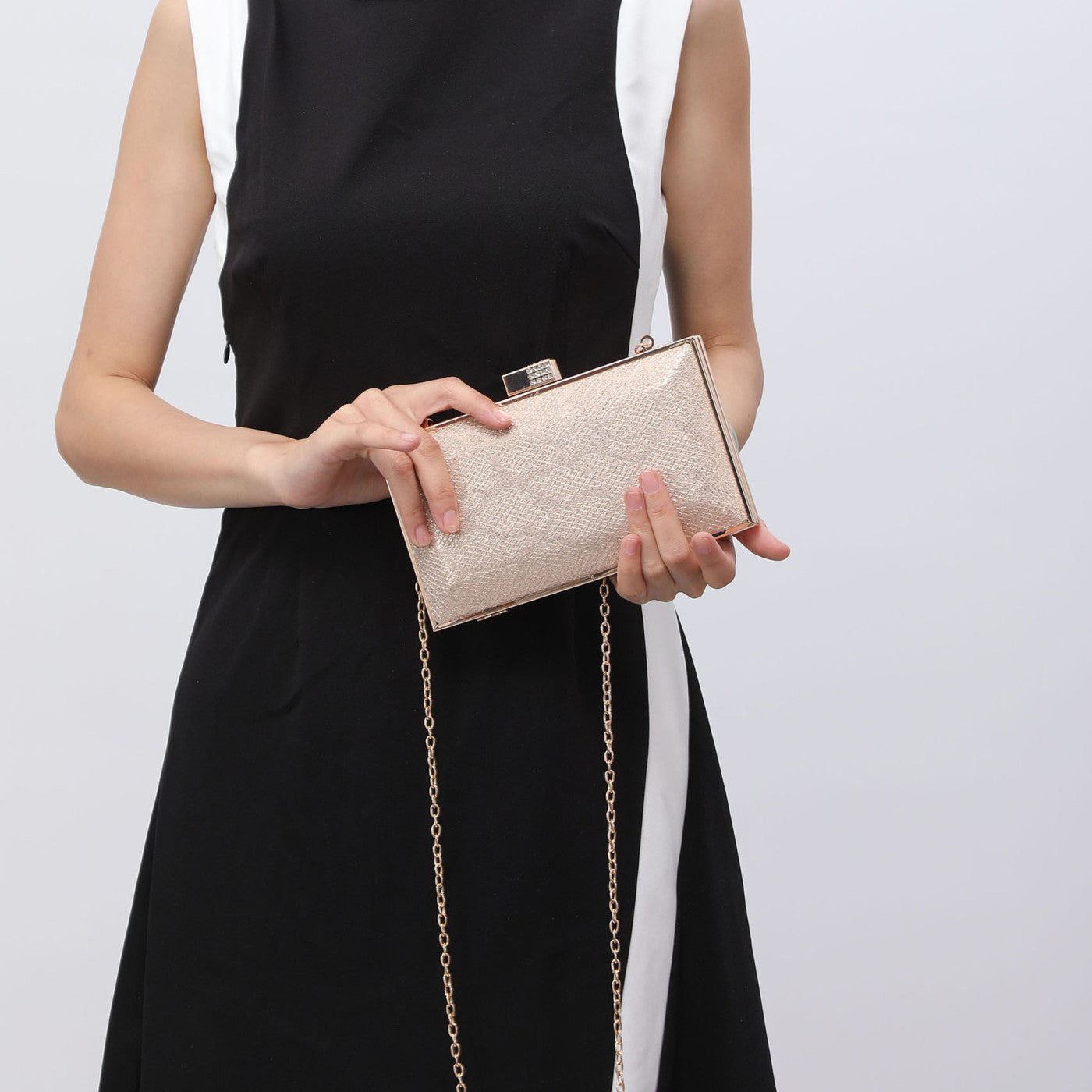 Bolso de mano fiesta serpiente azul noche combinado con plata - mbyou