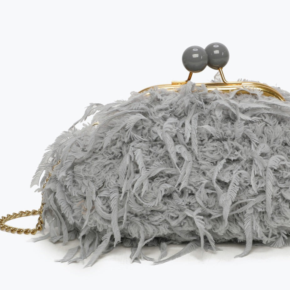 Bolso fiesta de mano con plumas gris claro