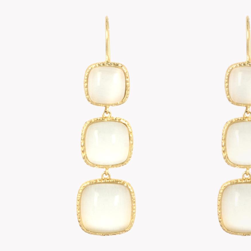 Pendientes largos semijoya tres piedras nacaradas baño de oro 18Kt