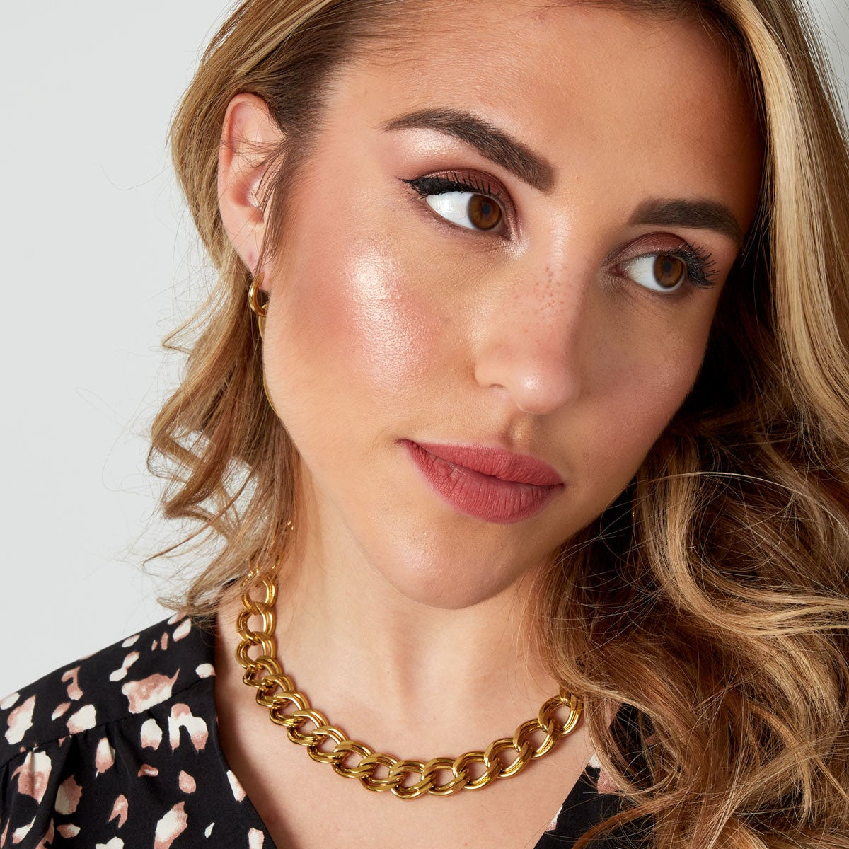 Collier acier aztèque doré et pierres bleues