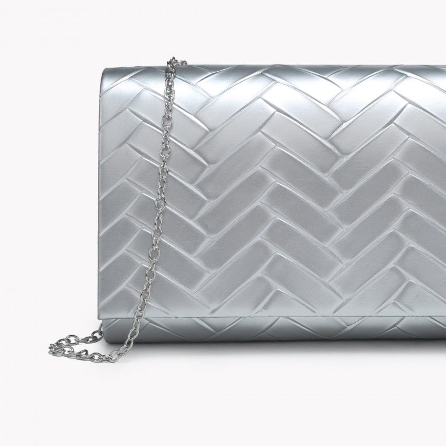 Bolso de mano fiesta con textura acabado plata