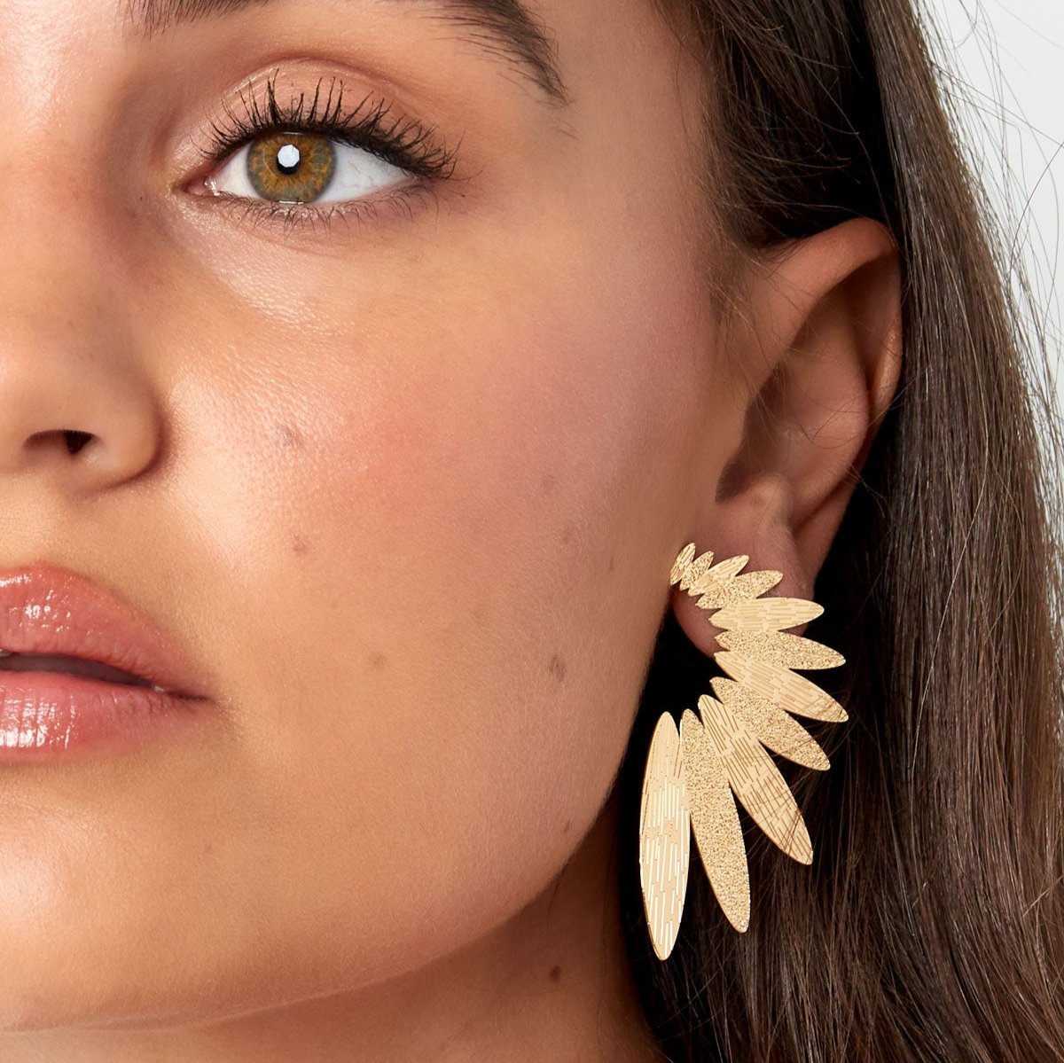 Pendientes largos hojas aladas dorados