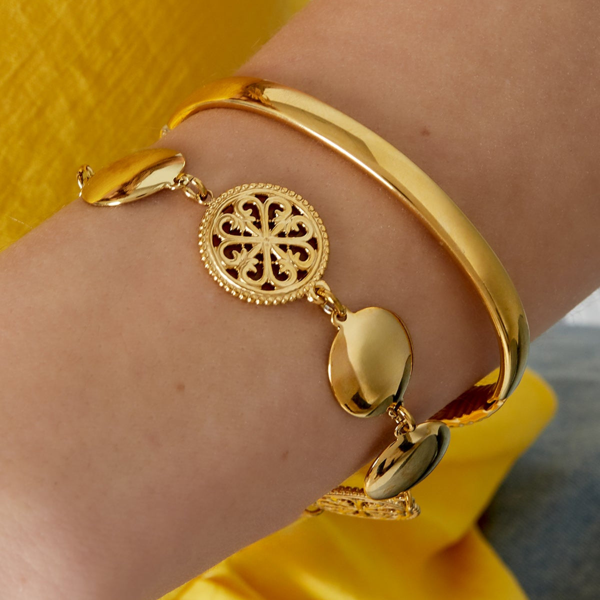 Pulsera de acero de piezas circulares lisas y filigranas acabo plata - mbyou