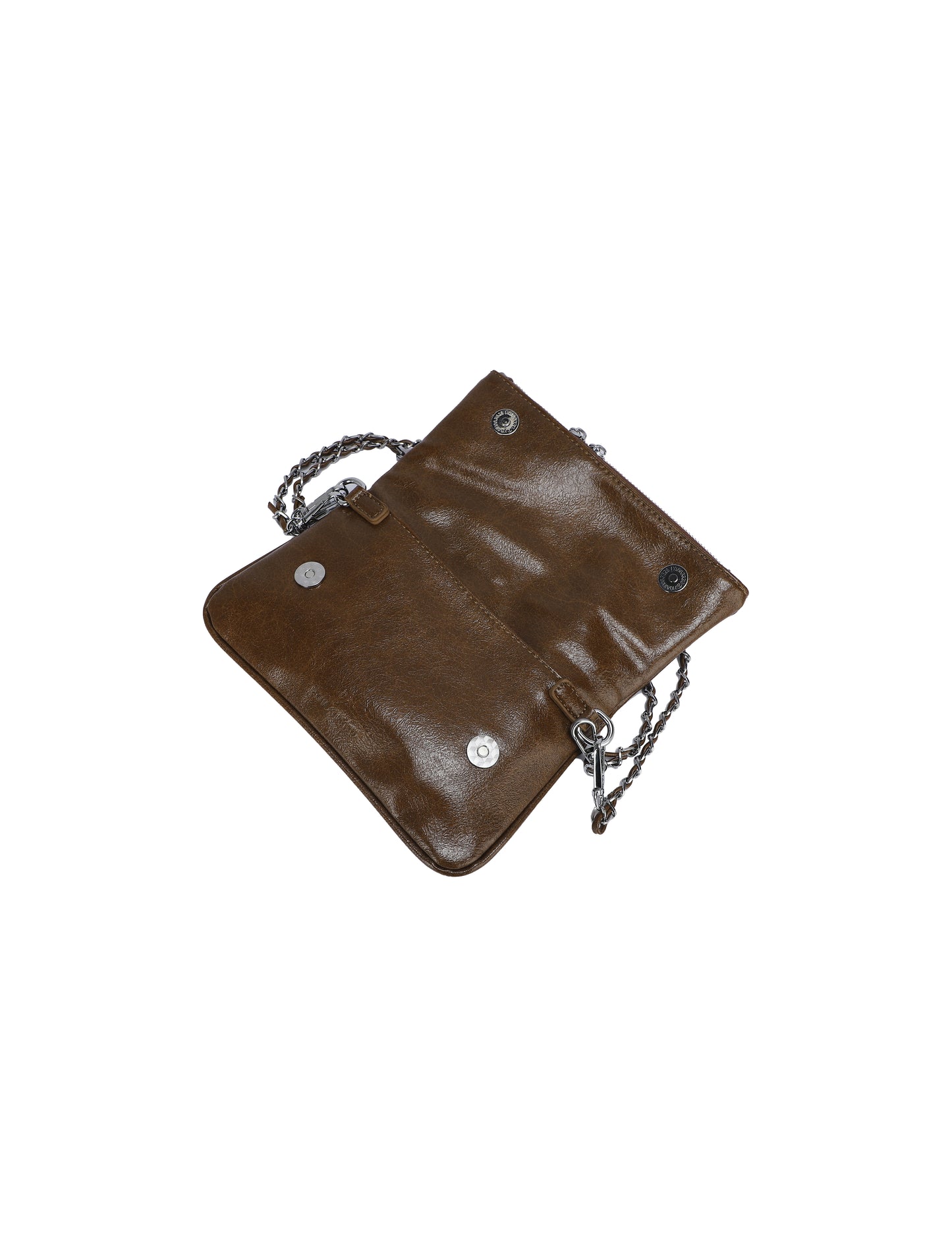 Bolso de mano y bandolera con tachuelas plateadas y solapa con cremallera en color marrón chocolate - mbyou