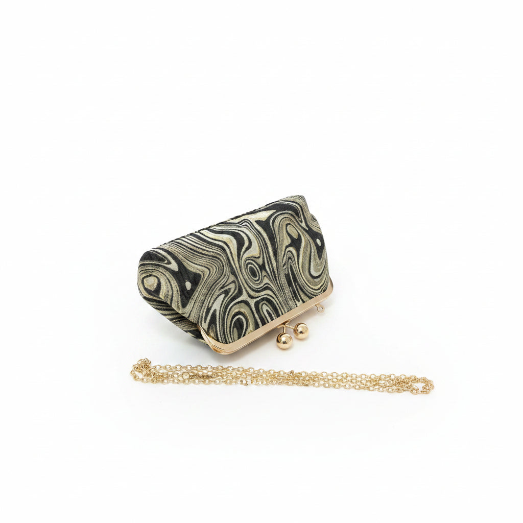 Bolso fiesta tipo clutch con diseño abstracto de olas en varios tonos de verde - Moments by You