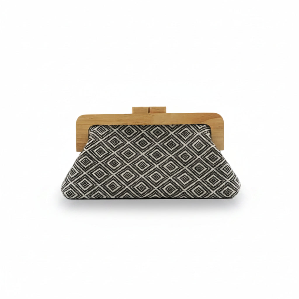 Bolso fiesta tipo clutch tejido con figuras romboides con cierre de madera - Moments by You