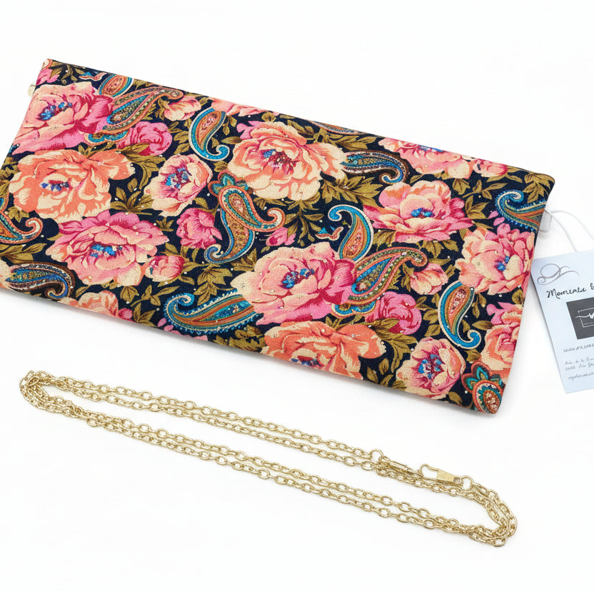 Bolso fiesta alargado con estampado de flores con tachuelas en dorado y solapa - Moments by You