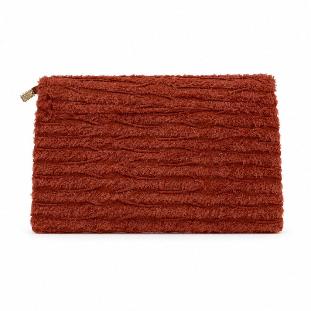 Bolso fiesta tipo sobre desflecado con solapa y borla