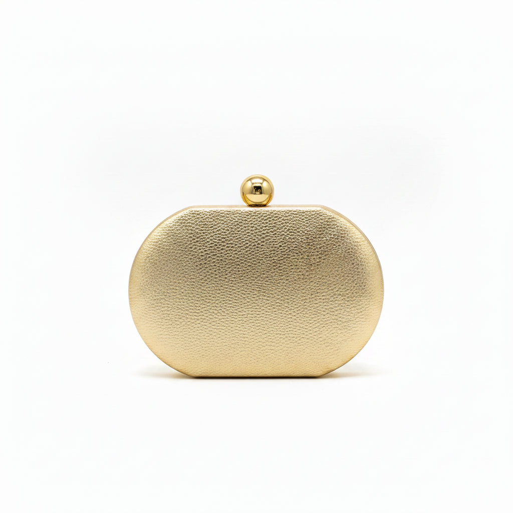 Bolso fiesta clutch rígido con forma ovalada y con textura rugosa en color dorado