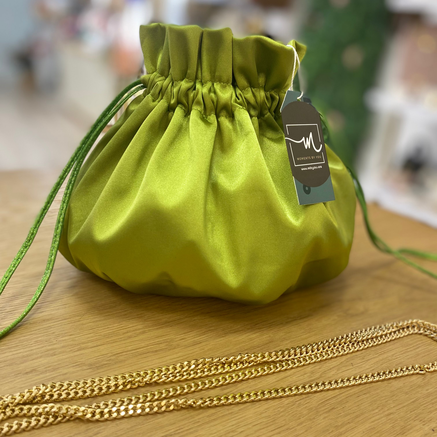 Bolso de fiesta limosnera de raso totalmente lisa de color verde lima - mbyou - Moments by You