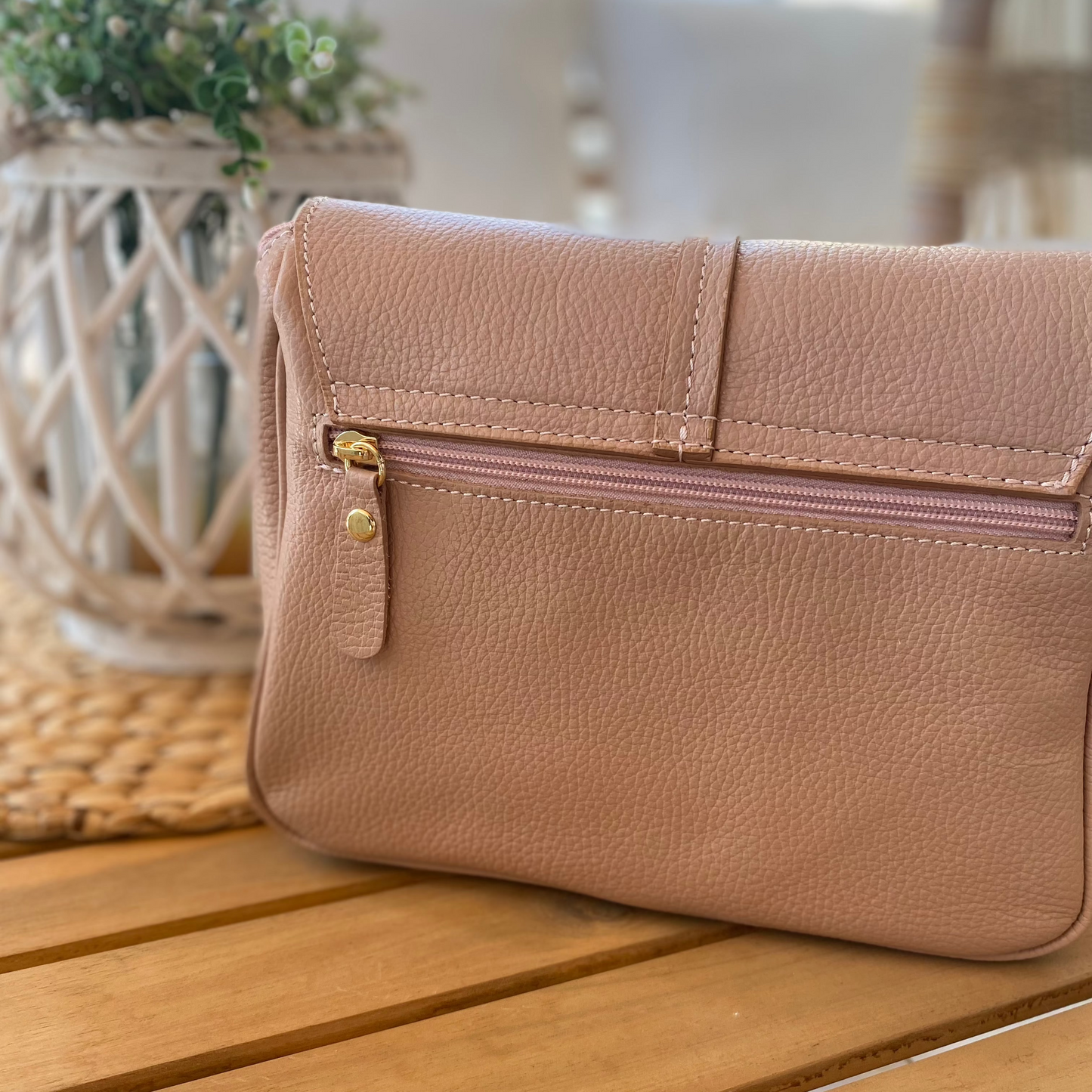Sac bandoulière avec surpiqûres noires