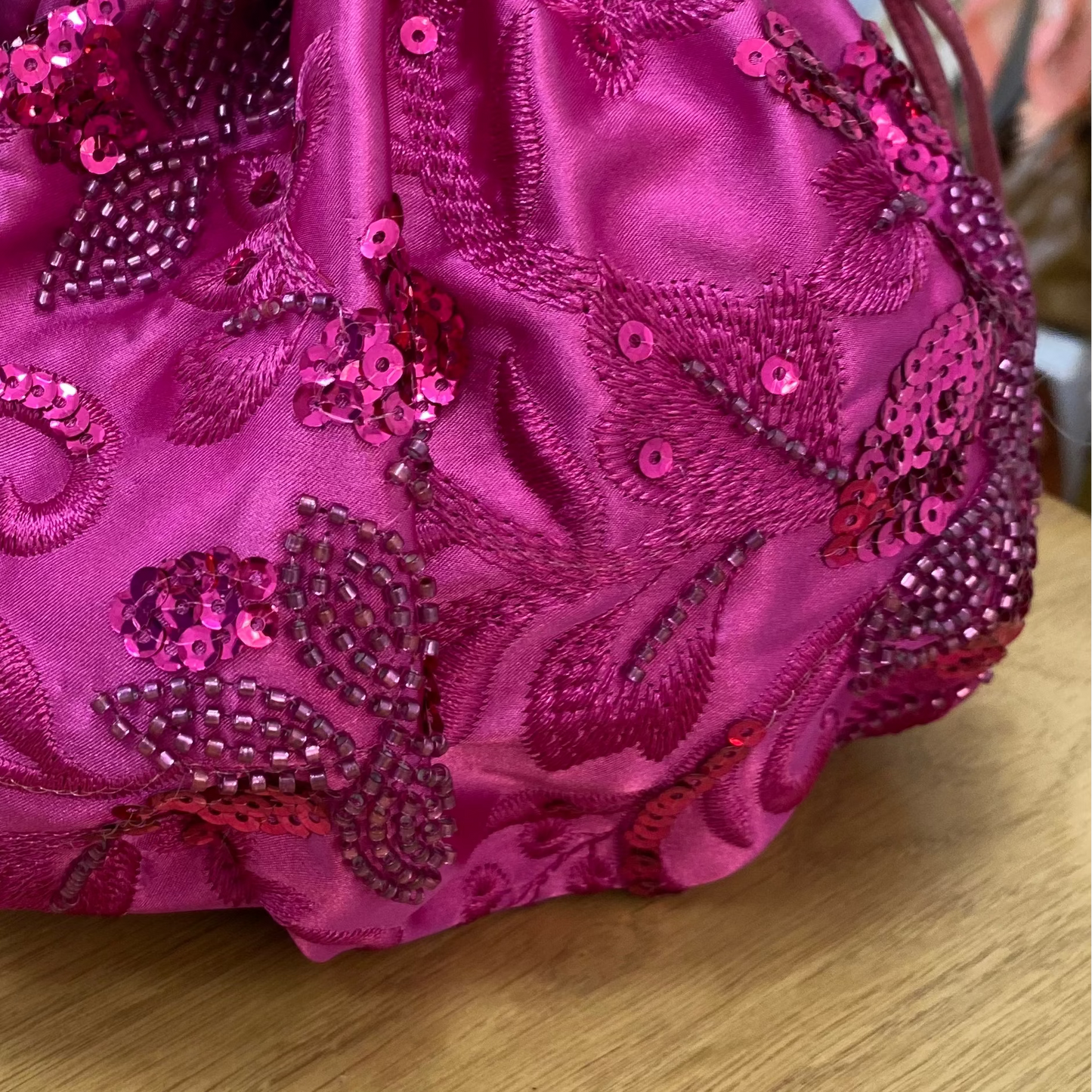 Bolso de fiesta limosnera fucsia floral con lentejuelas - mbyou