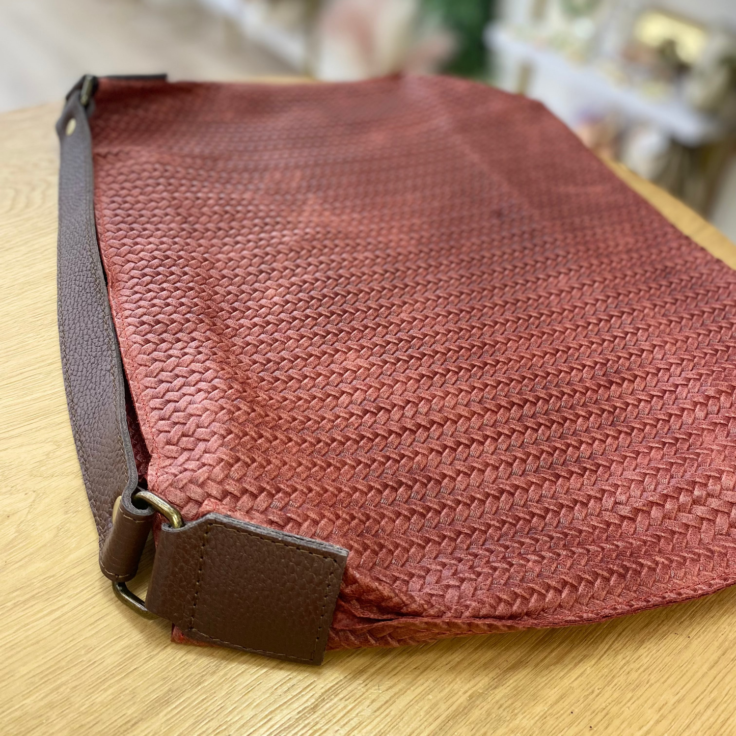 Bolso de piel 100% piel de vacuno tipo shopper efecto trenzado color burdeos y chocolate - mbyou