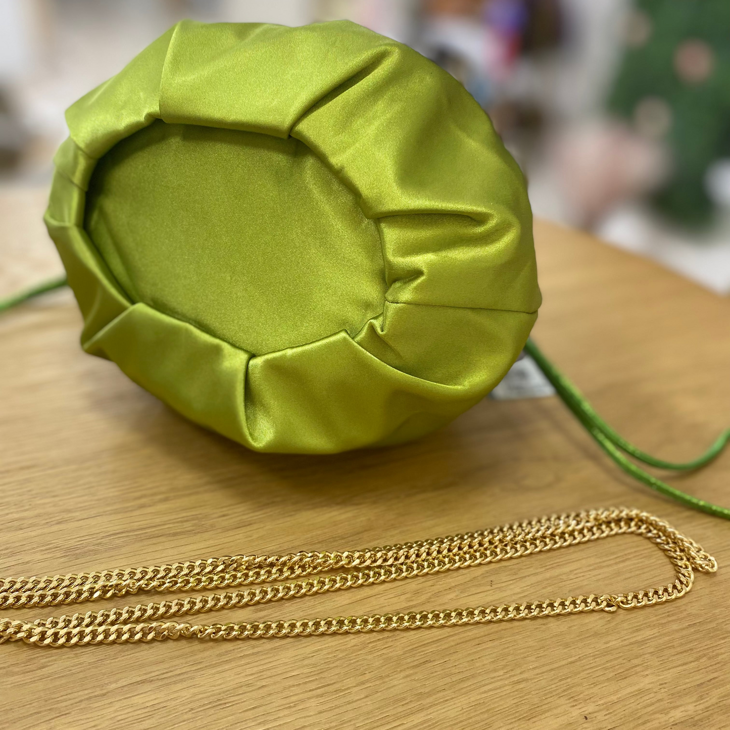 Bolso de fiesta limosnera de raso totalmente lisa de color verde lima - mbyou