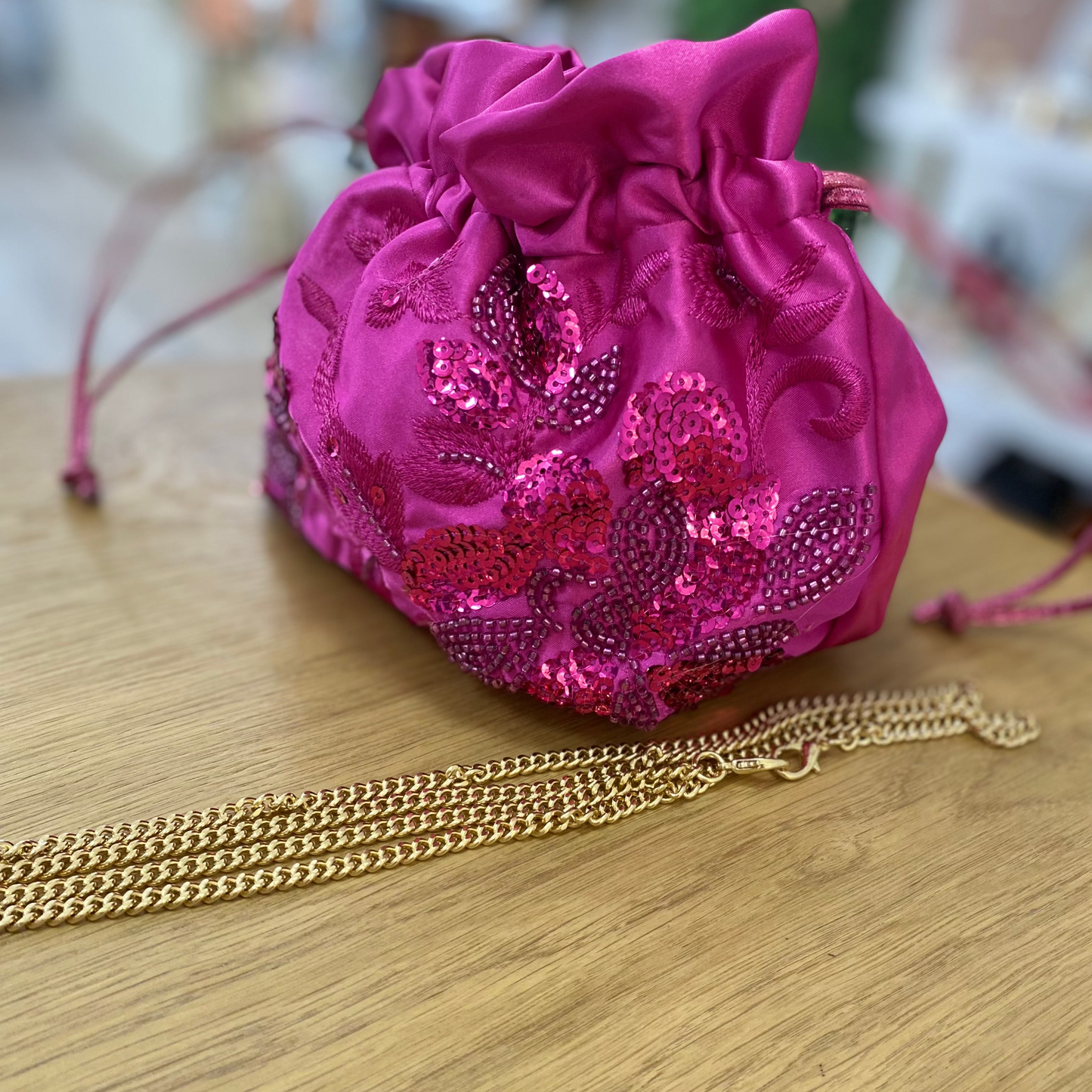 Bolso de fiesta limosnera fucsia floral con lentejuelas - mbyou