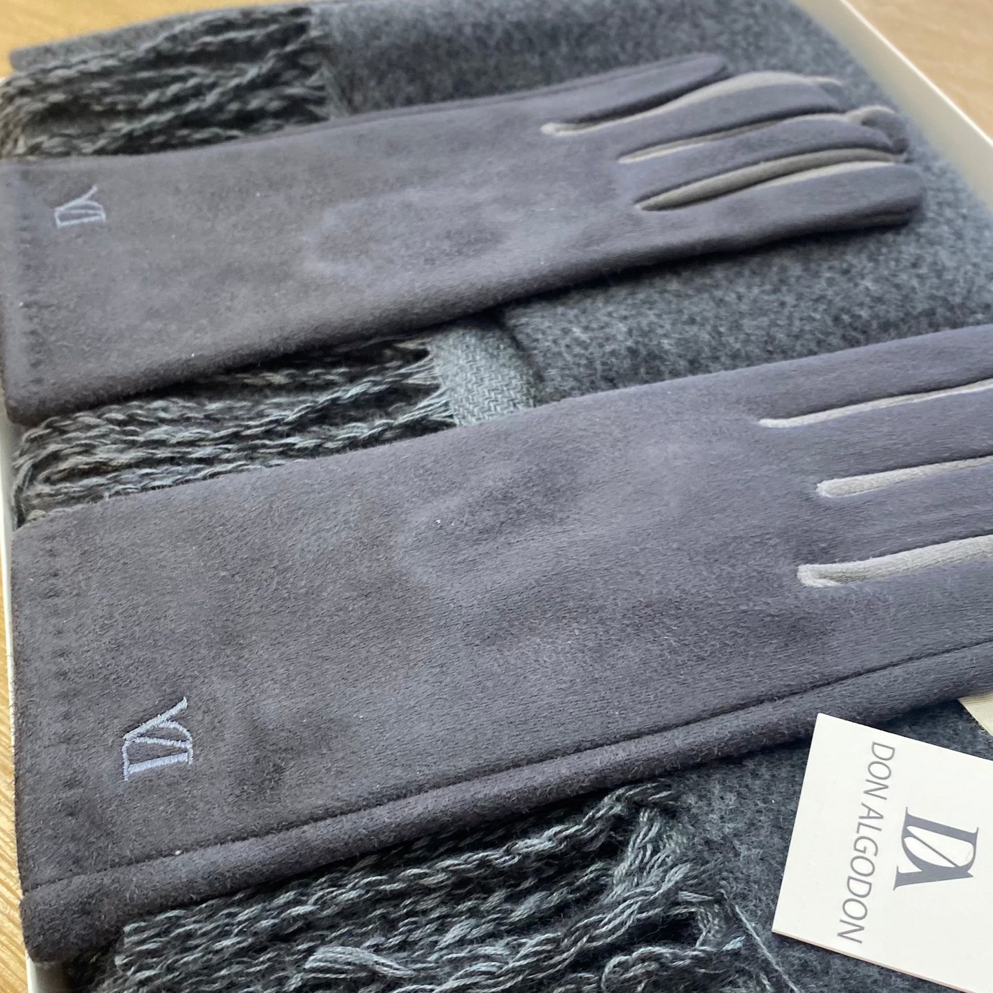 Pack de guantes y bufanda a conjunto de Don Algodón en color negro y gris - mbyou