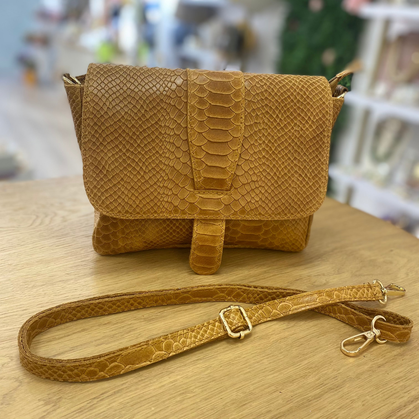 Bolso piel 100% vacuno tipo bandolera efecto serpiente color camel - mbyou
