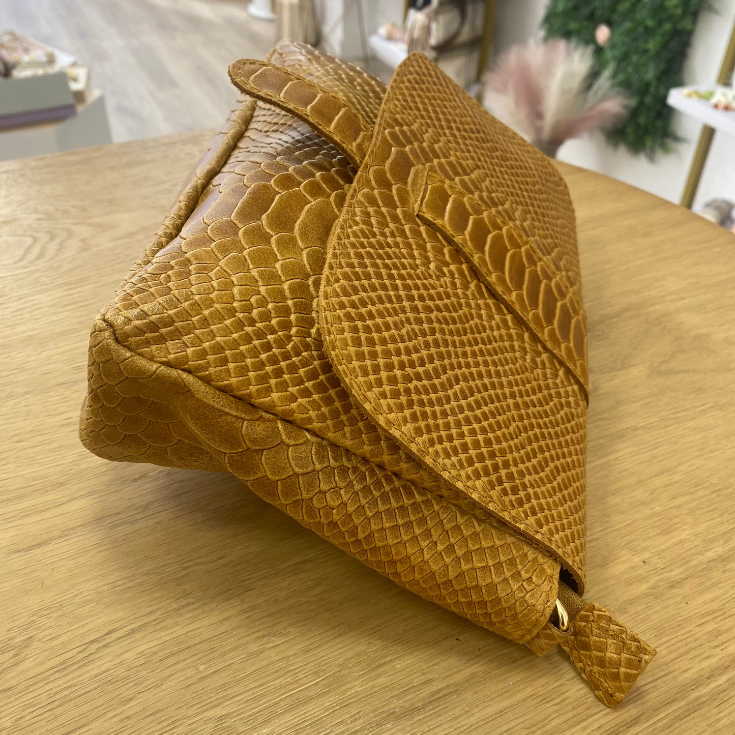 Bolso piel 100% vacuno tipo bandolera efecto serpiente color camel - mbyou