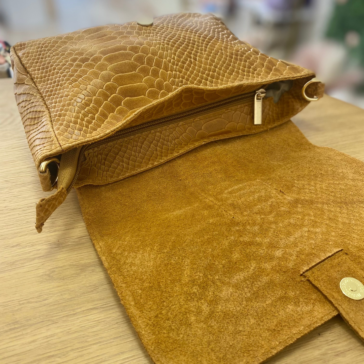 Bolso piel 100% vacuno tipo bandolera efecto serpiente color camel - mbyou