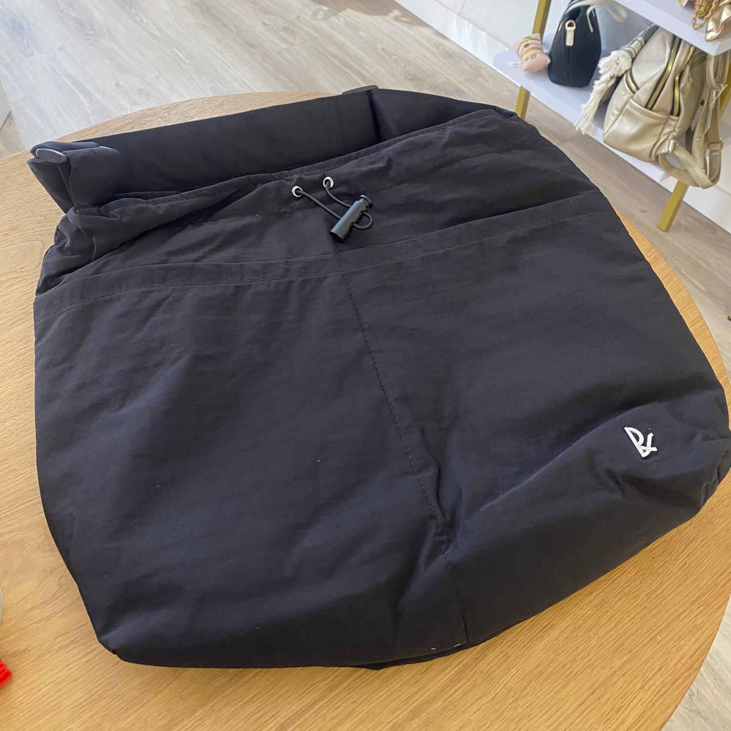 Bolso bandolera casual en tela de poliester lavable con bolsillos y cierre saco color negro - mbyou