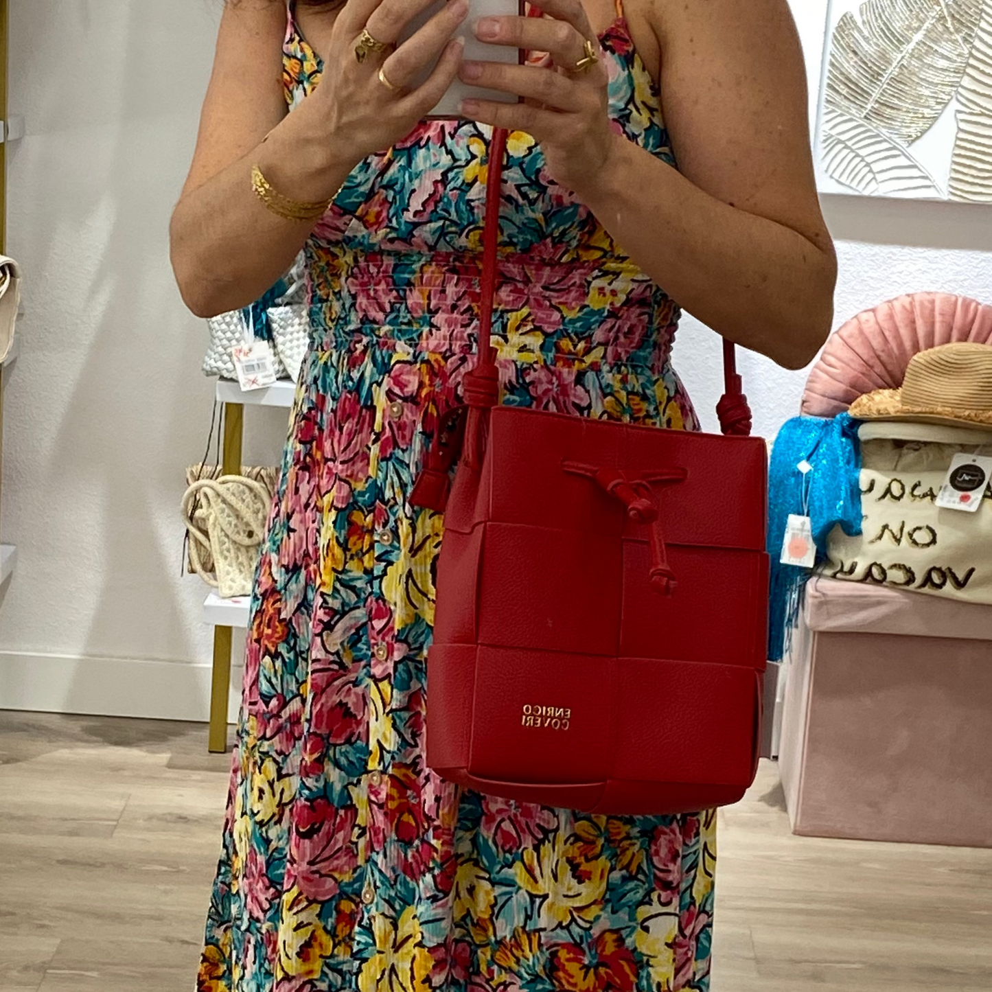 Sac bandoulière avec surpiqûres noires