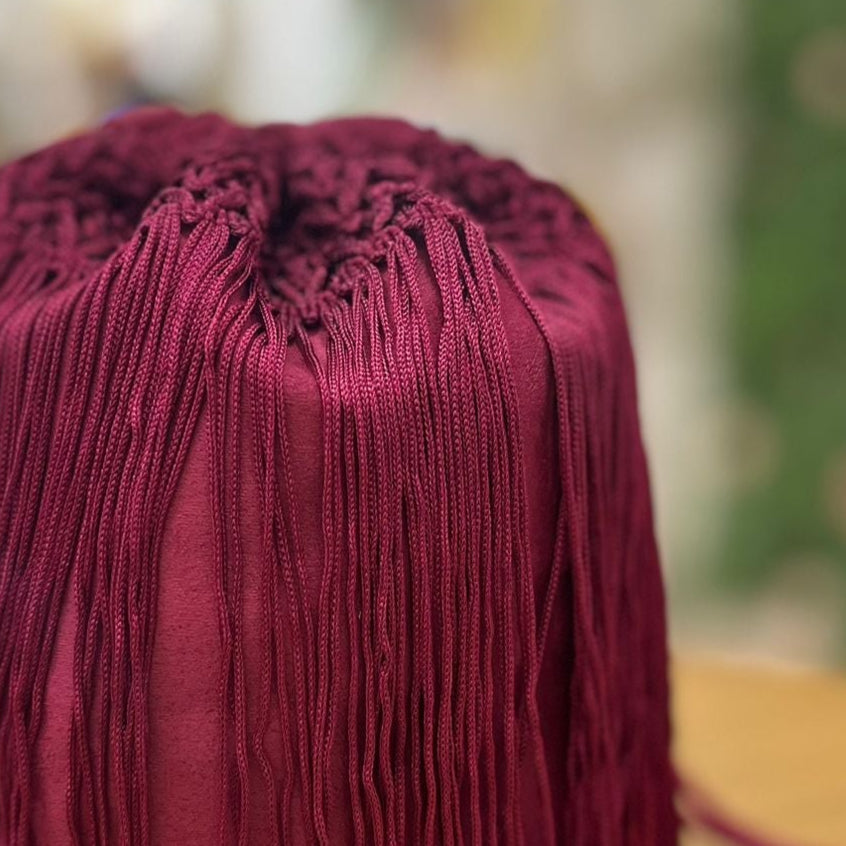 Bolso de fiesta tipo limosnera con cierre saco y adorno de flecos color buganvilla - mbyou