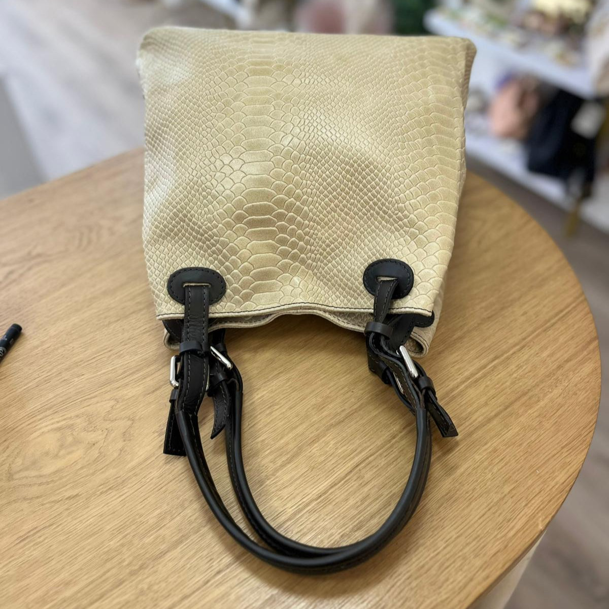 Bolso piel 100% auténtica efecto serpiente beige combinado con chocolate - mbyou