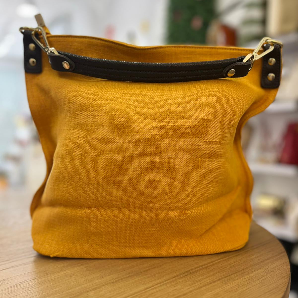 Bolso de lino y piel 100% auténtica tipo shopper color mostaza combinado con chocolate - mbyou