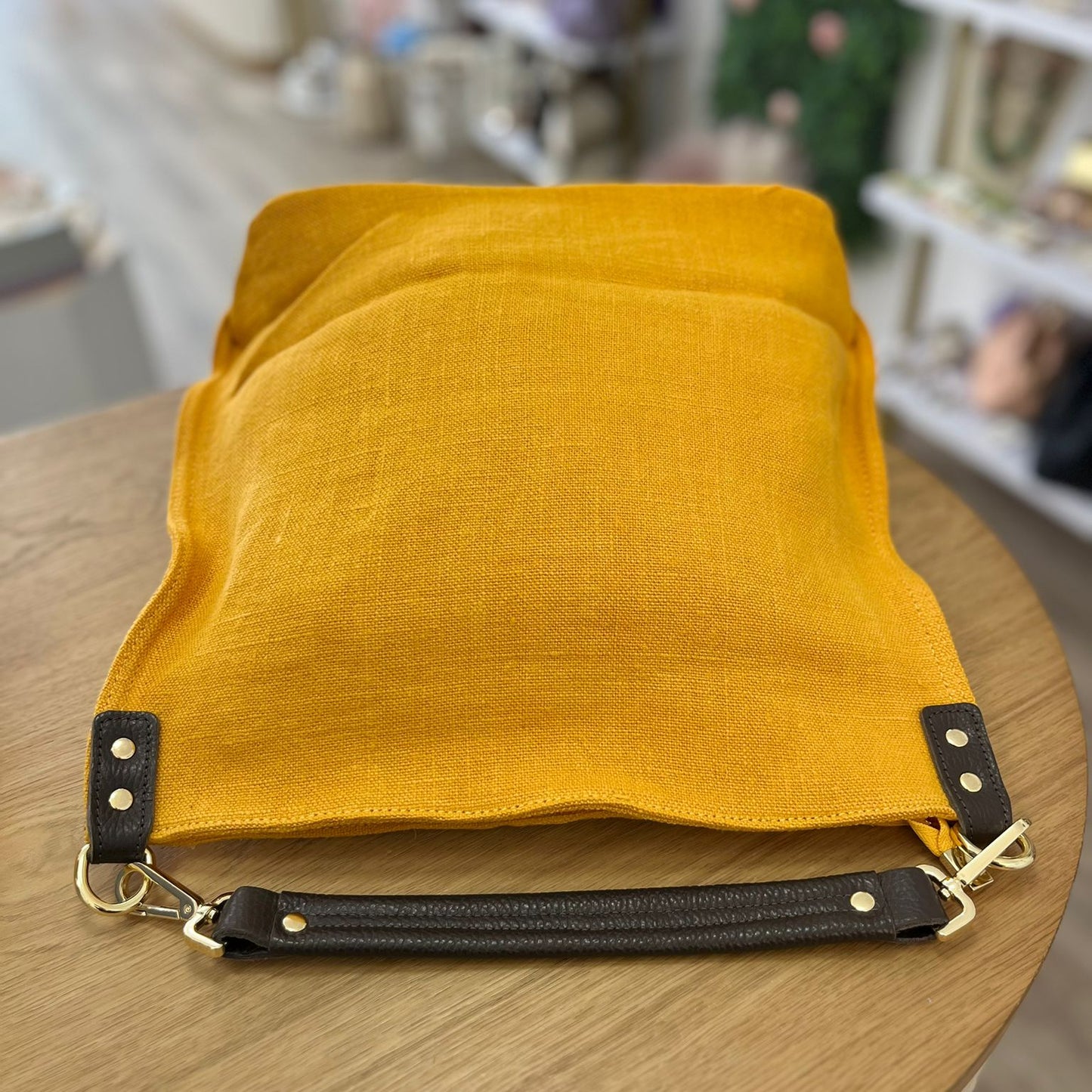 Bolso de lino y piel 100% auténtica tipo shopper color mostaza combinado con chocolate - mbyou