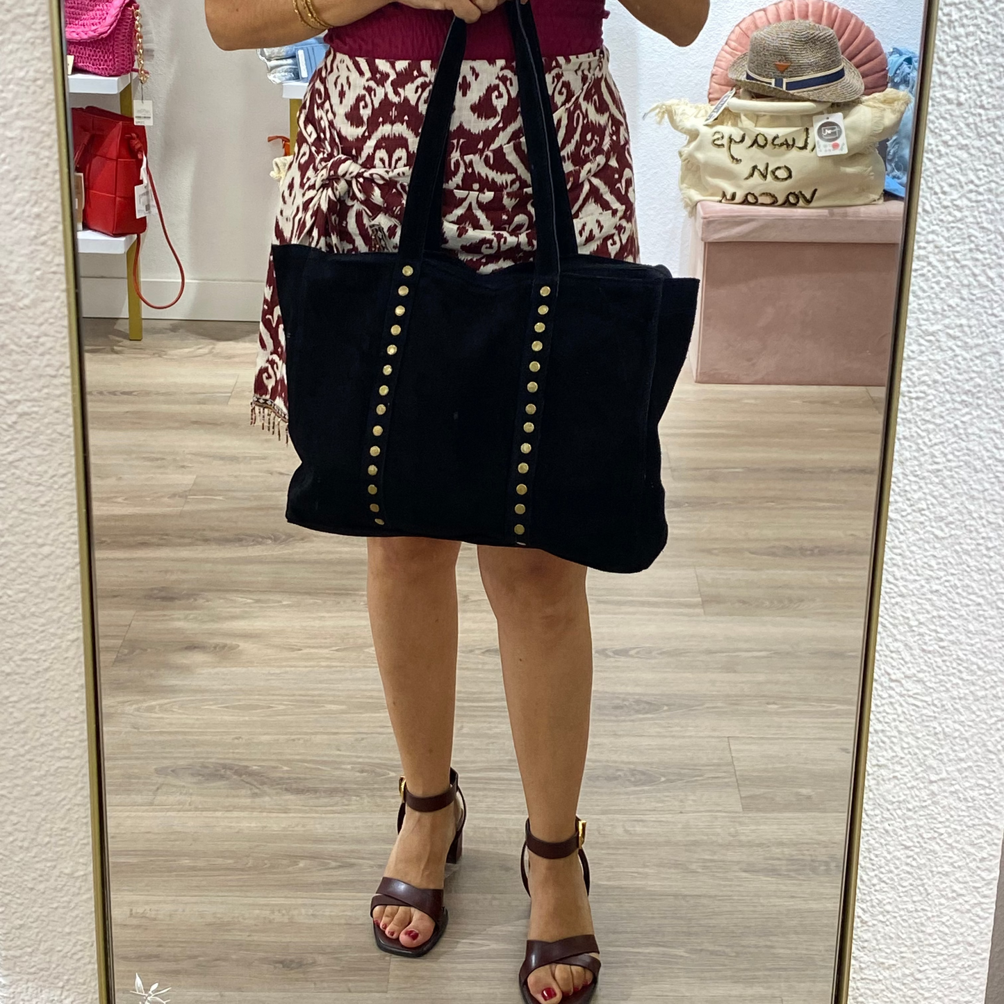 Bolso tipo shopper de serraje con detalle de tachuelas color negro - mbyou
