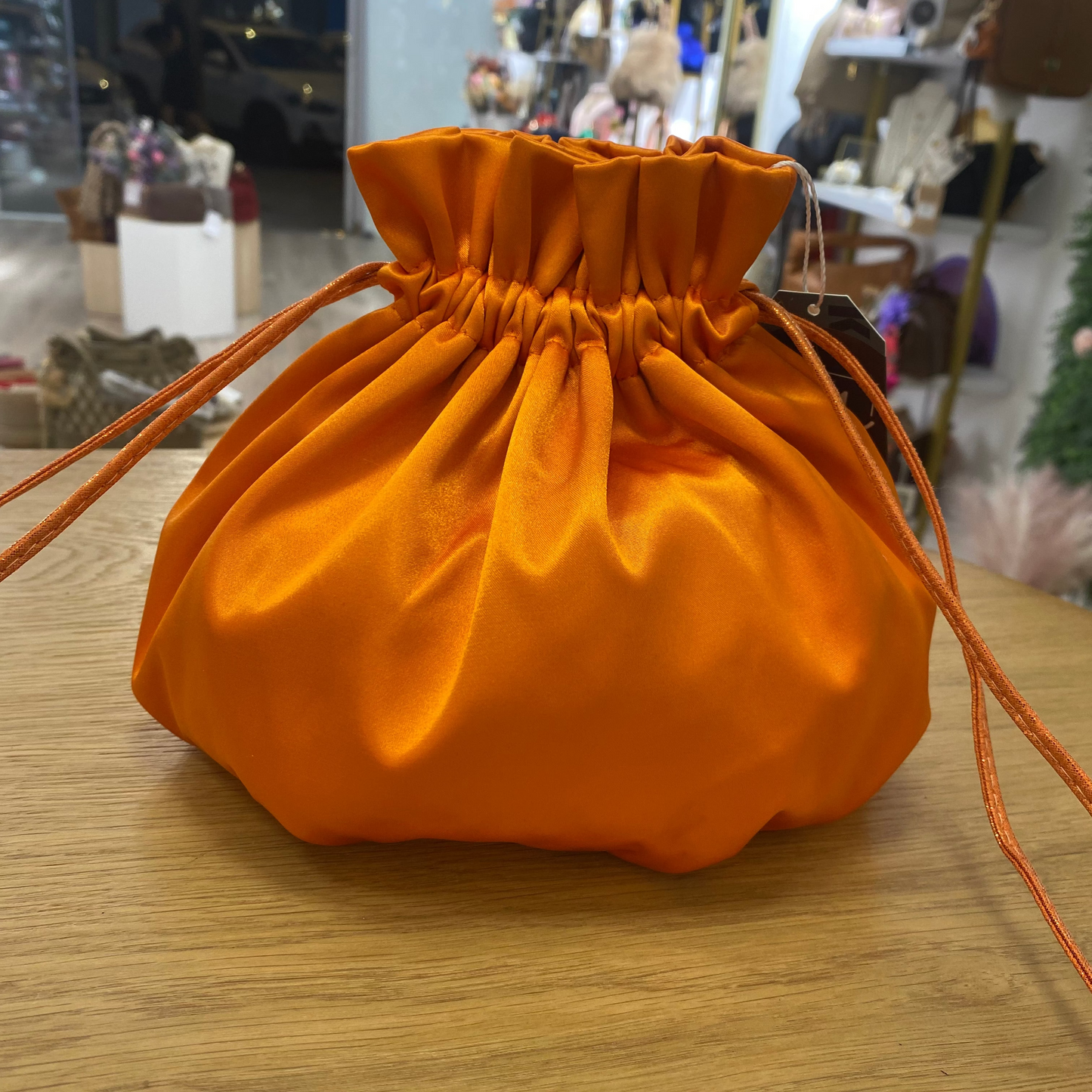 Bolso de fiesta limosnera de raso totalmente lisa de color naranja - mbyou