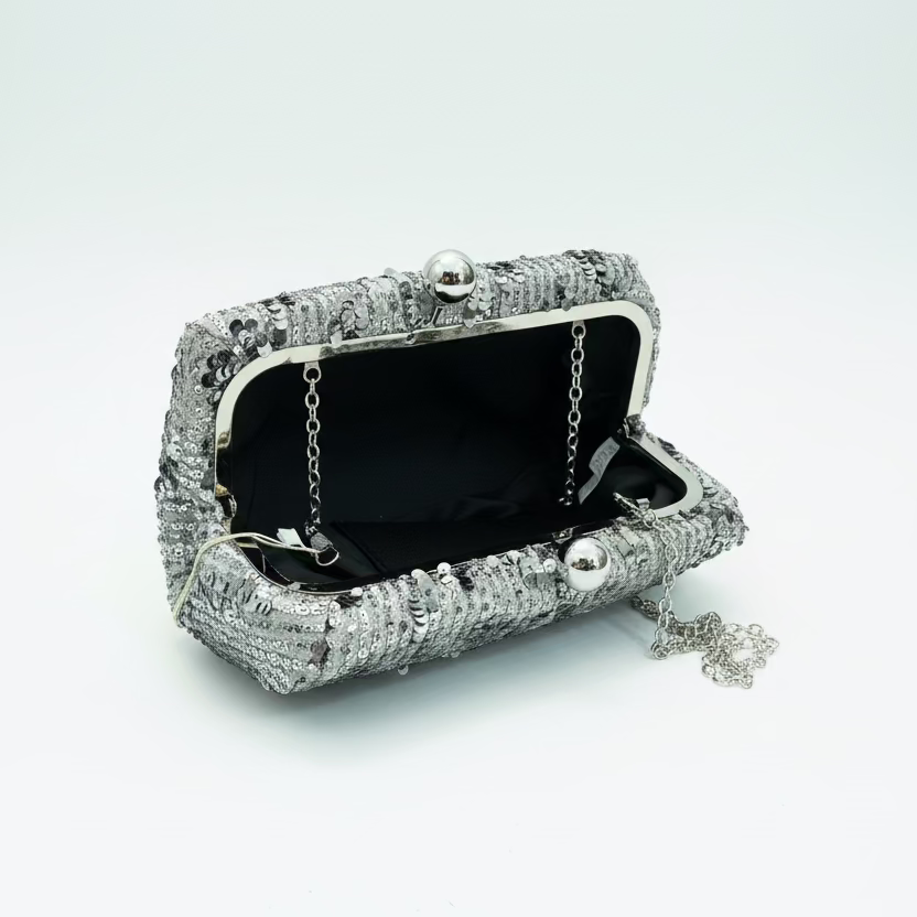 Bolso clutch con hileras de lentejuelas diferentes acabado plata - Moments by You