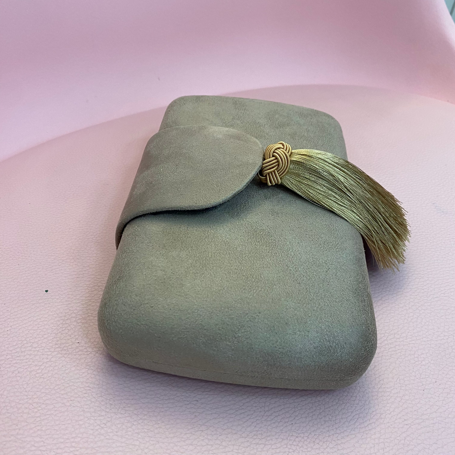 Light pink feather party handbag