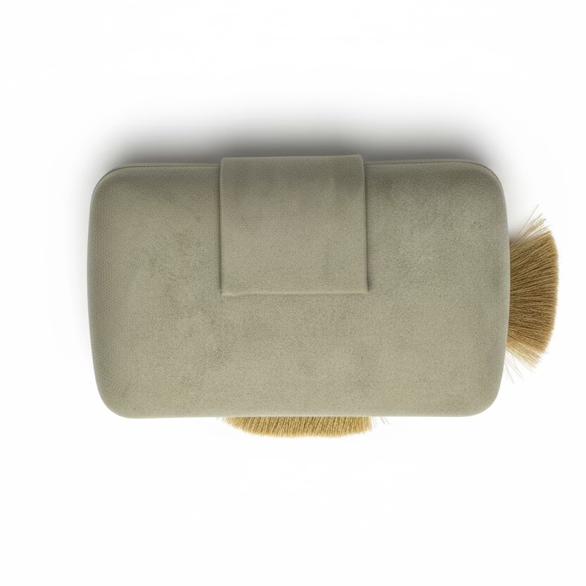 Bolso clutch en marrón nude con solapa y borla - Moments by You