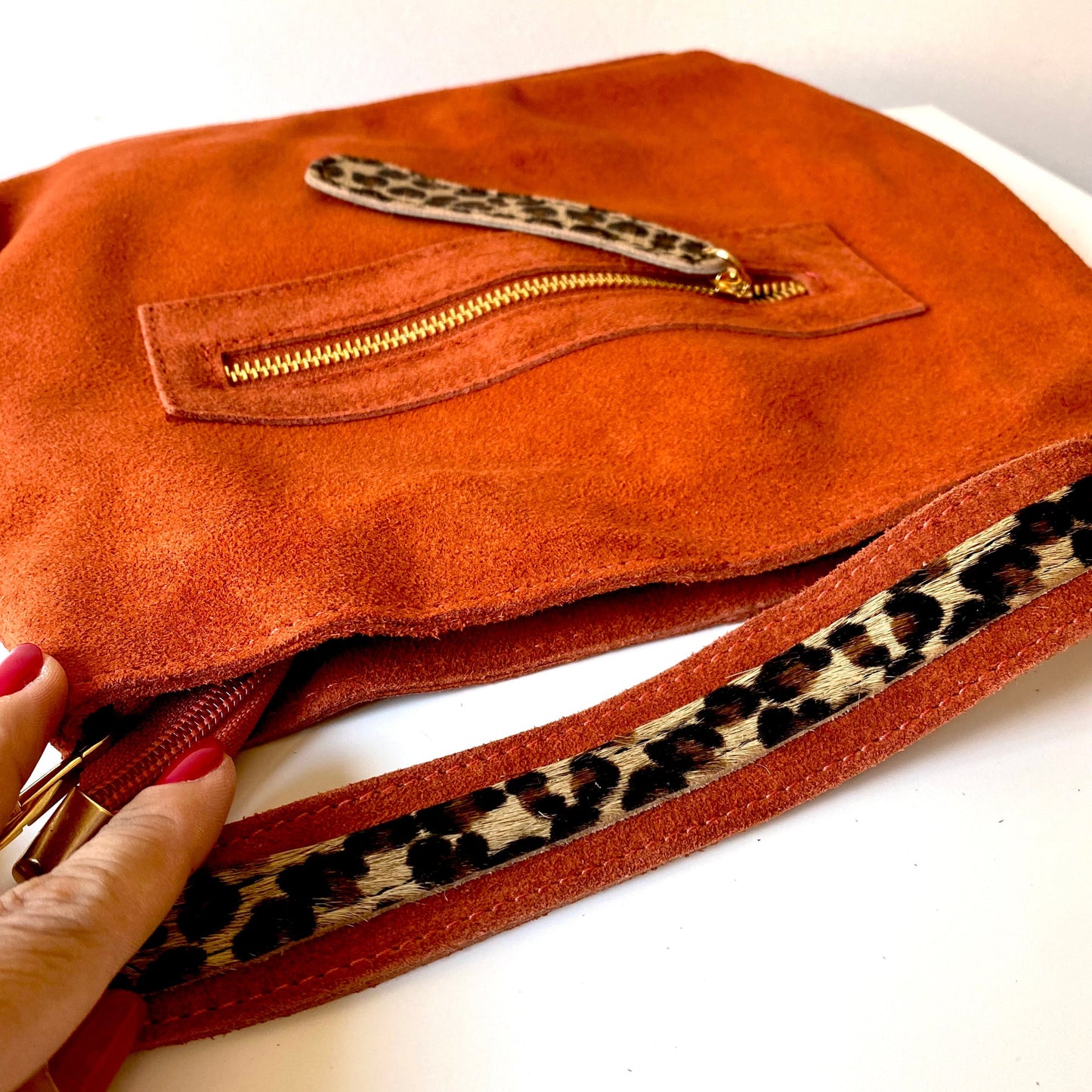 Sac bandoulière avec surpiqûres noires