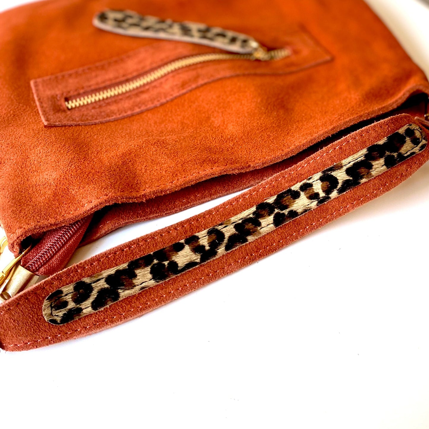 Sac bandoulière avec surpiqûres noires