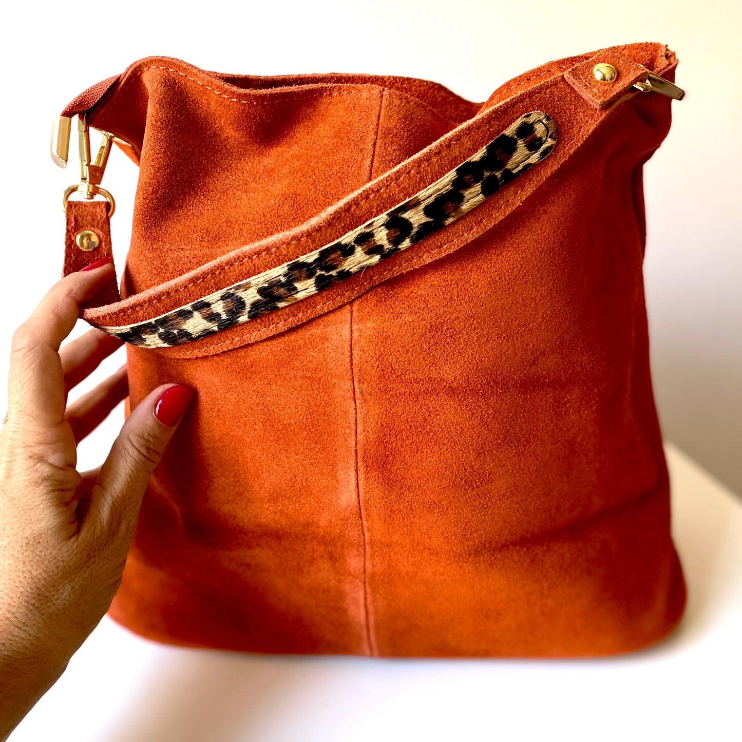 Sac bandoulière avec surpiqûres noires