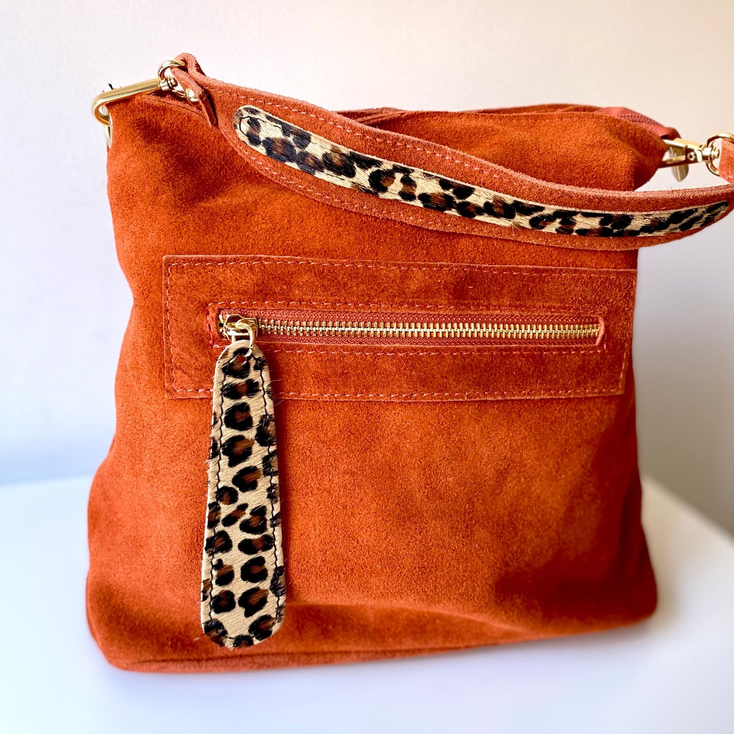 Sac bandoulière avec surpiqûres noires