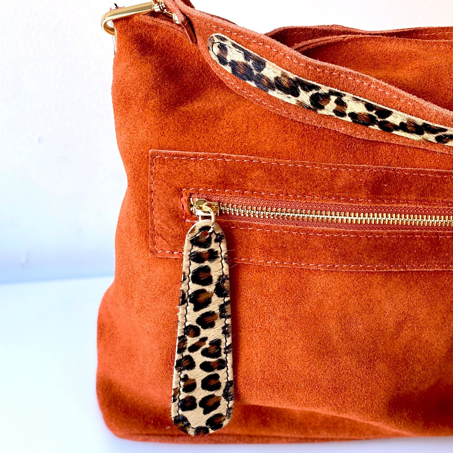 Sac bandoulière avec surpiqûres noires