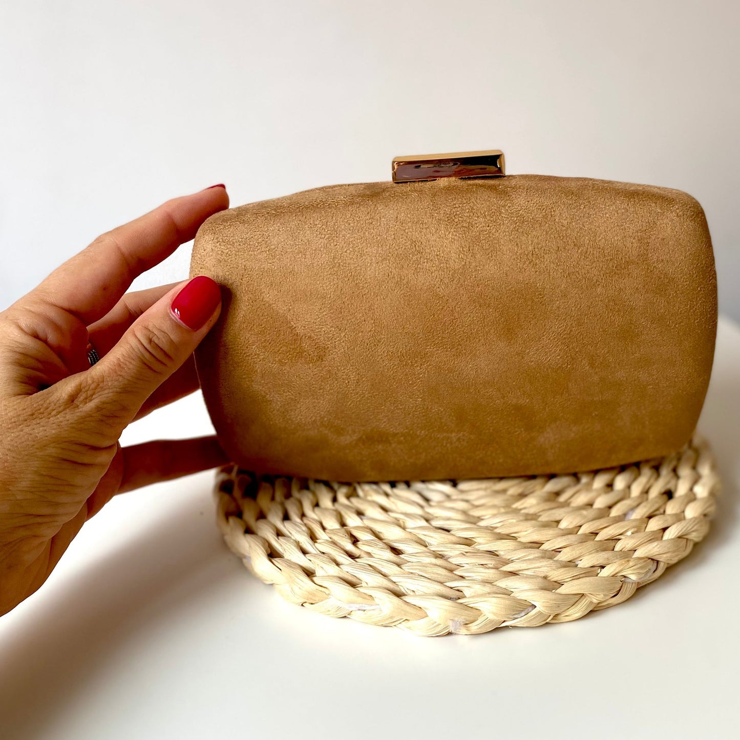 Bolso de fiesta de mano ante marrón y cierre dorado - mbyou