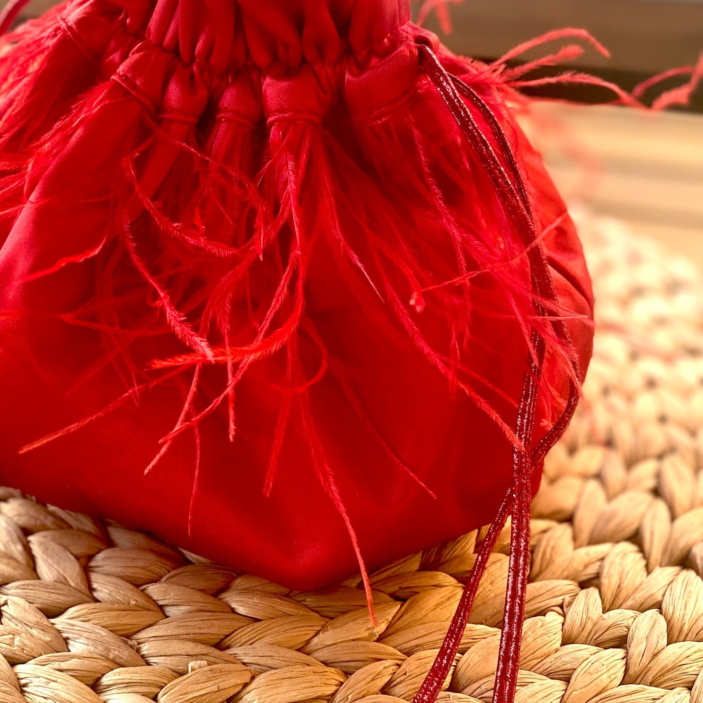 Beige raffia braided party handbag