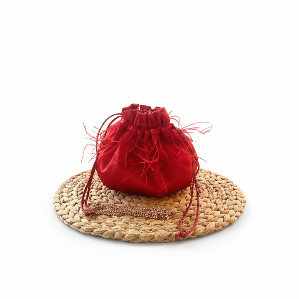 Bolso fiesta de mano tipo limosnera de raso rojo con plumas - Moments by You