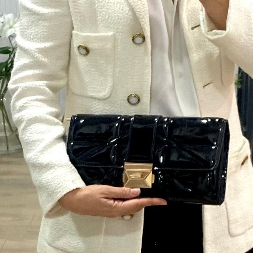 Bolso baguette de charol acolchado azul noche con cierre dorado