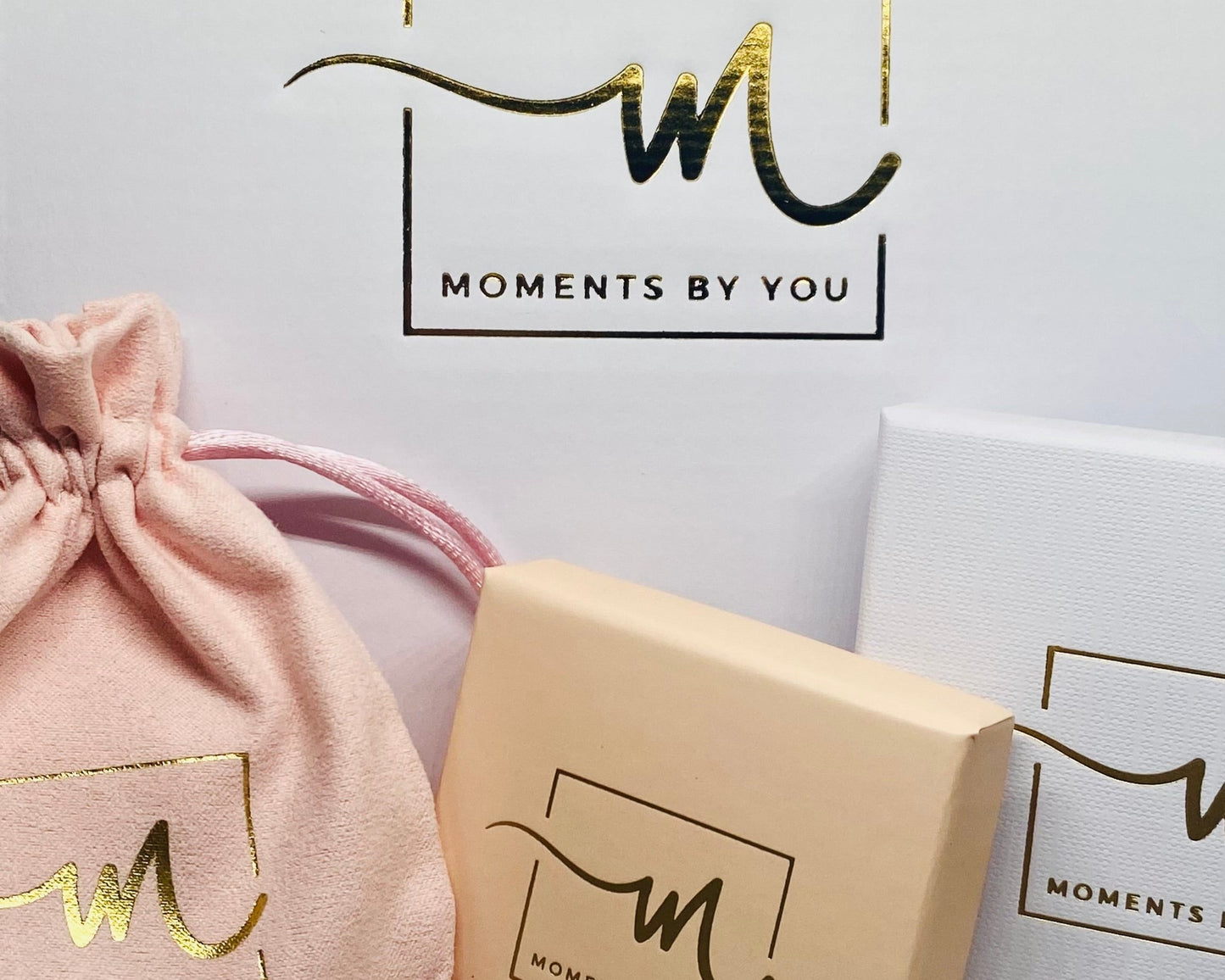 Pulsera en acero enlaces rectangular oro y piedra de nácar