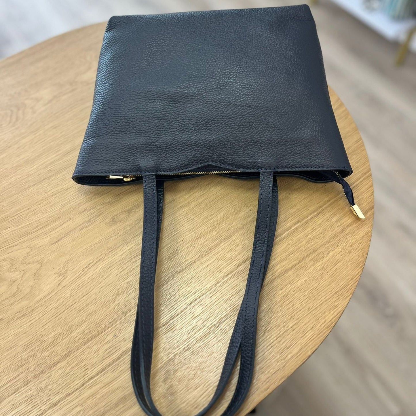 Sac bandoulière avec surpiqûres noires