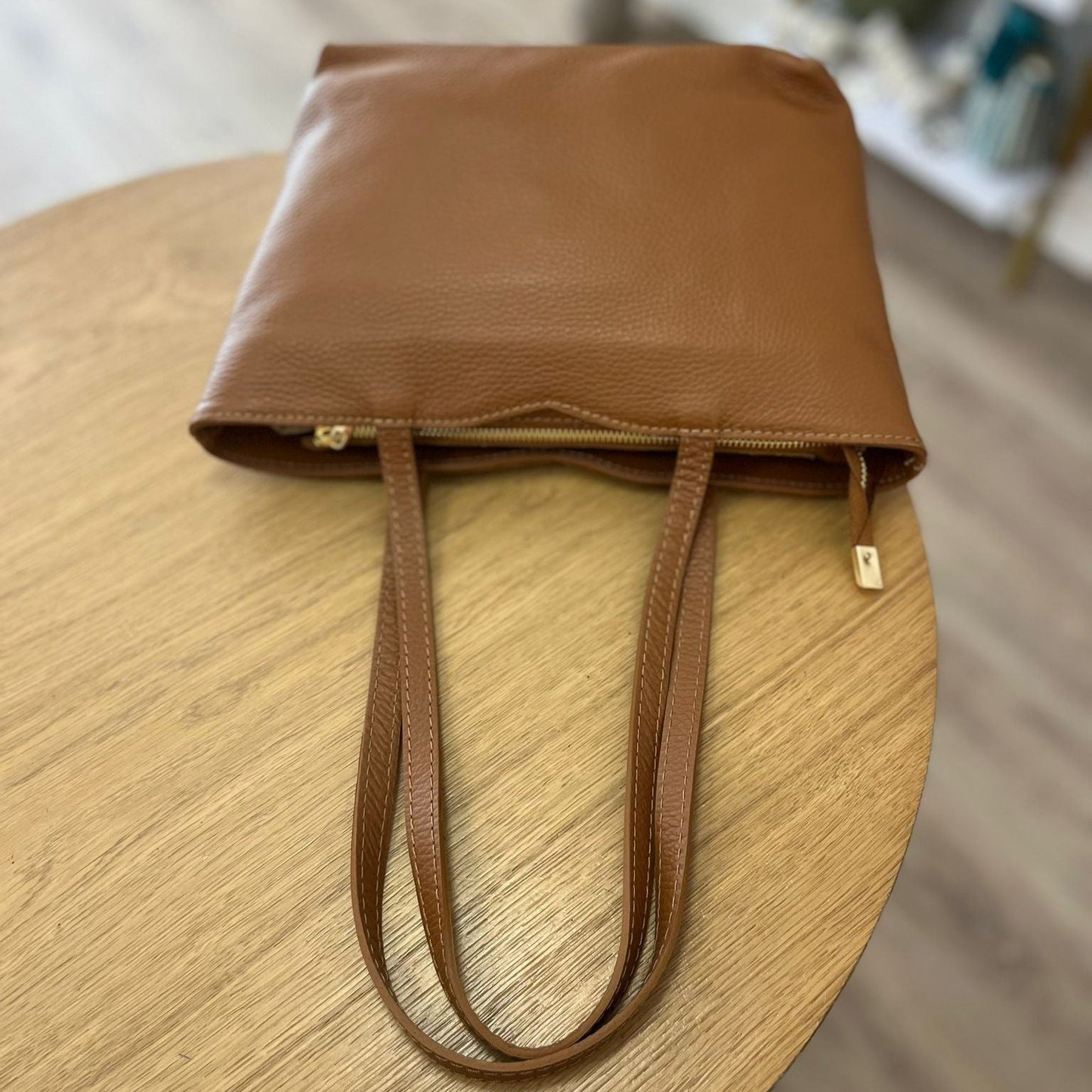 Sac bandoulière avec surpiqûres noires